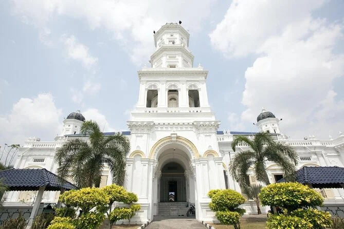 Ultan Abu Bakar State Mosque exterior with its grand architecture.